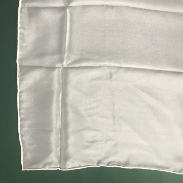 Petit foulard pongée de soie roulotté – Image 4