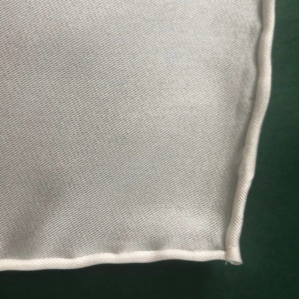 Grand foulard twill de soie roulotté – Image 4